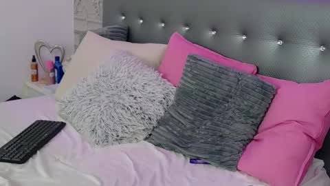 Snapshot of zurisaint chatting on 01-12-26, 06:13 zurisaint online show from 01-12-26, 06:13