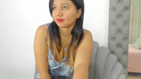 Im Zusan My schedule is from 1030pm to 430 am colombian time online show from 05-29-26, 03:26
