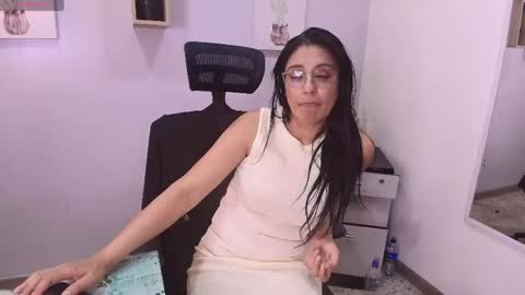 Snapshot of zuzana21 chatting on 04-21-26, 01:07 Zuzana21 online show from 04-21-26, 01:07