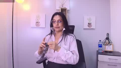 Snapshot of zuzana21 chatting on 04-28-26, 01:05 Zuzana21 online show from 04-28-26, 01:05