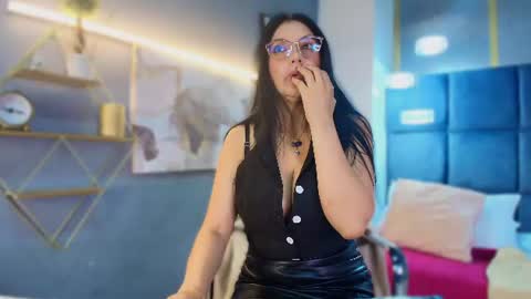 Snapshot of zuzana21 chatting on 06-12-26, 01:10 Zuzana21 online show from 06-12-26, 01:10