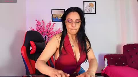 Snapshot of zuzana21 chatting on 06-27-26, 01:28 Zuzana21 online show from 06-27-26, 01:28