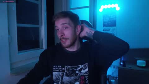 Zuzmoe online show from 11-26-25, 09:16