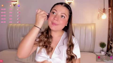 Snapshot of zuzu_sweet chatting on 05-19-26, 07:20 Zara online show from 05-19-26, 07:20