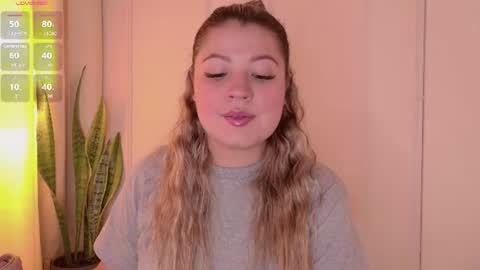 Snapshot of zuzu_sweet chatting on 06-17-26, 07:15 Zara online show from 06-17-26, 07:15