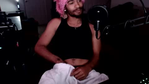 Snapshot of zylr chatting on 10-28-25, 07:34 mixedtwinklol online show from 10-28-25, 07:34