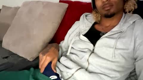 Snapshot of zylr chatting on 10-30-25, 09:11 mixedtwinklol online show from 10-30-25, 09:11