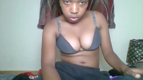 zyraelle_01 online show from 04-25-26, 05:21