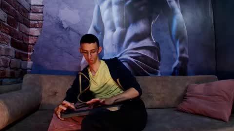 Zyro Nigth online show from 12-17-25, 07:20