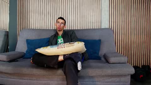 Zyro Nigth online show from 12-22-25, 07:33