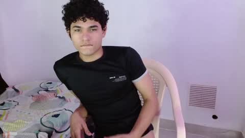 Snapshot of zyrosxk chatting on 01-02-25, 09:33 antonio felipe online show from 01-02-25, 09:33