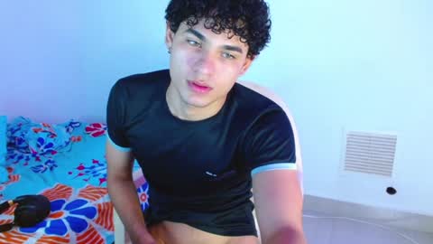 Snapshot of zyrosxk chatting on 01-27-25, 07:56 antonio felipe online show from 01-27-25, 07:56