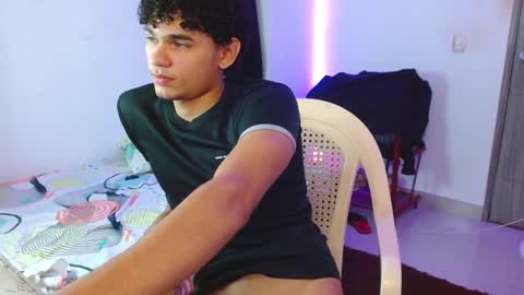 Snapshot of zyrosxk chatting on 02-01-25, 06:43 antonio felipe online show from 02-01-25, 06:43