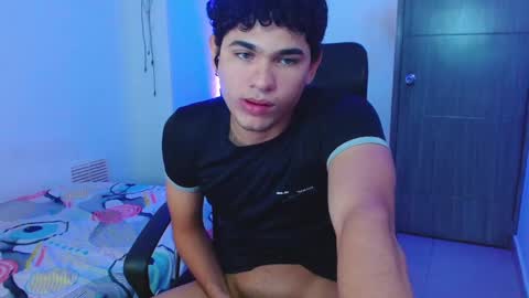 Snapshot of zyrosxk chatting on 02-15-25, 07:06 antonio felipe online show from 02-15-25, 07:06