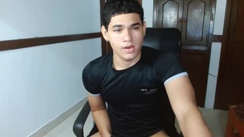 Snapshot of zyrosxk chatting on 09-28-25, 06:52 antonio felipe online show from 09-28-25, 06:52
