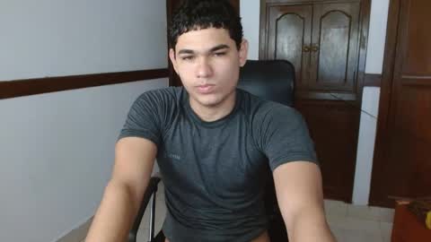 Snapshot of zyrosxk chatting on 10-07-25, 02:58 antonio felipe online show from 10-07-25, 02:58