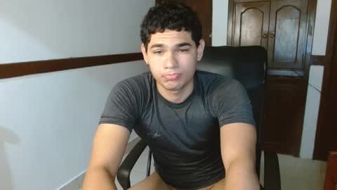 Snapshot of zyrosxk chatting on 10-08-25, 07:50 antonio felipe online show from 10-08-25, 07:50