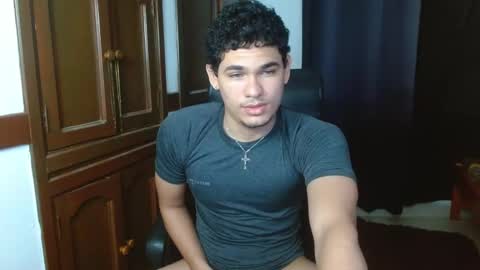 Snapshot of zyrosxk chatting on 10-21-25, 06:14 antonio felipe online show from 10-21-25, 06:14