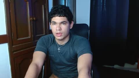 Snapshot of zyrosxk chatting on 11-05-25, 11:10 antonio felipe online show from 11-05-25, 11:10