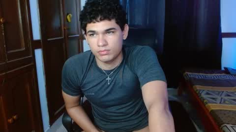 Snapshot of zyrosxk chatting on 11-09-25, 01:53 antonio felipe online show from 11-09-25, 01:53