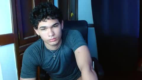 Snapshot of zyrosxk chatting on 11-25-25, 06:46 antonio felipe online show from 11-25-25, 06:46