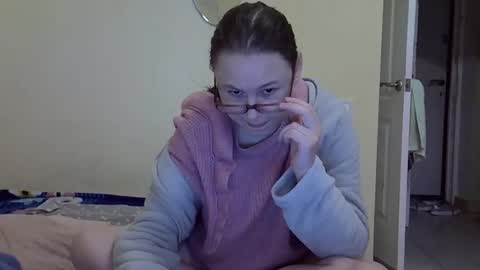 Snapshot of zyuhre chatting on 11-19-25, 11:32 Zyuhre online show from 11-19-25, 11:32