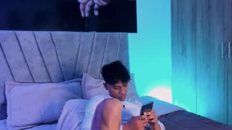 Snapshot of zyzz_1812 chatting on 10-17-25, 06:32 zyzz_1812 online show from 10-17-25, 06:32