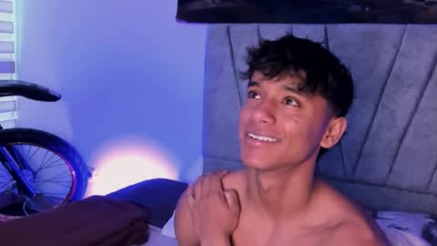 Snapshot of zyzz_1812 chatting on 10-22-25, 04:18 zyzz_1812 online show from 10-22-25, 04:18