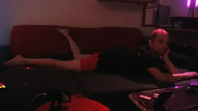 Snapshot of davidgntxxxxx chatting on 10-07-25, 02:47 davidgntxxxxx online show from 10-07-25, 02:47