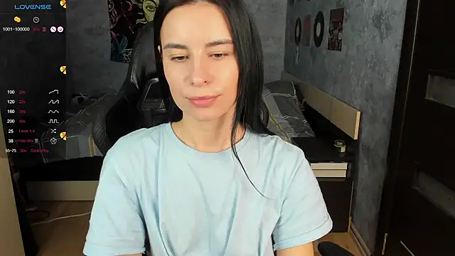 Snapshot of Horny_Nikki_ chatting on 12-13-24, 06:21 Horny Nikki online show from 12-13-24, 06:21