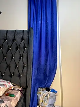 Snapshot of bigbooobs3 chatting on 10-27-25, 04:16 bigbooobs3 online show from 10-27-25, 04:16