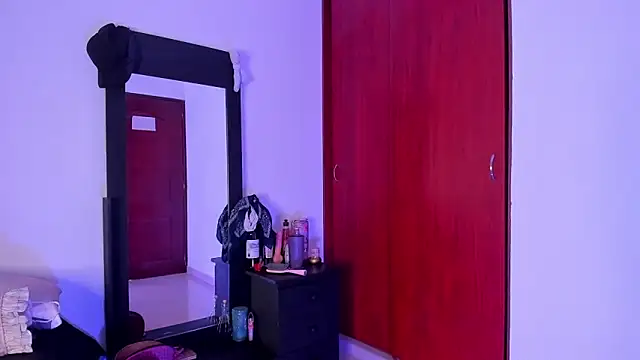 Snapshot of little_kayla_ chatting on 12-06-24, 11:47 little kayla online show from 12-06-24, 11:47