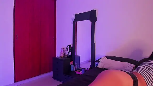 Snapshot of little_kayla_ chatting on 02-05-25, 04:16 little kayla online show from 02-05-25, 04:16