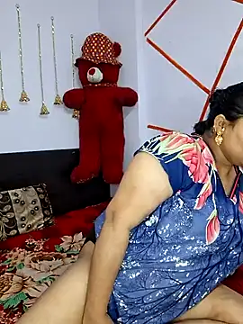 MOM-SUN-COUPLE online show from 01-26-25, 03:36