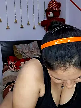 MOM-SUN-COUPLE online show from 01-30-25, 05:17