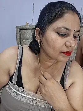 MOM-SUN-COUPLE online show from 03-15-25, 05:04