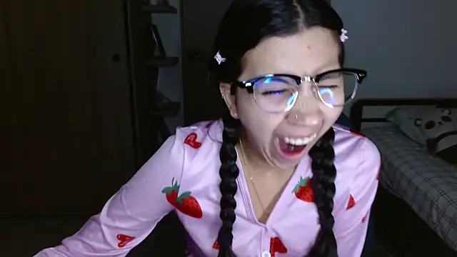 mia  lopez  online show from 04-05-26, 01:14