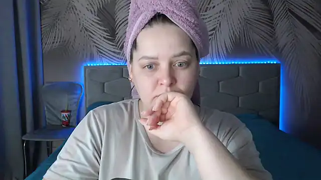 uliastar online show from 02-22-25, 06:06