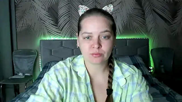 uliastar online show from 10-13-25, 05:40