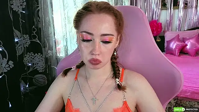 Snapshot of TinaBrook chatting on 06-17-26, 05:43 TinaBrook online show from 06-17-26, 05:43