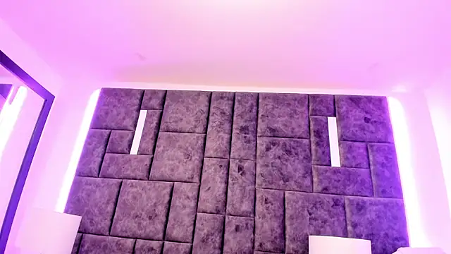 Snapshot of Petit-Rosse chatting on 01-23-25, 09:07 Petit-Rosse online show from 01-23-25, 09:07