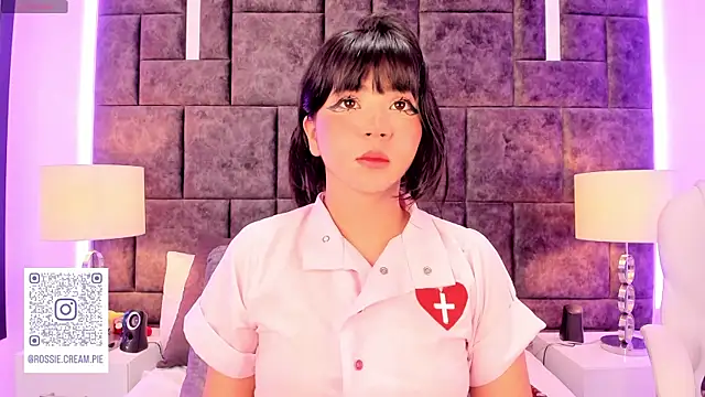 Snapshot of Petit-Rosse chatting on 02-23-25, 02:51 Petit-Rosse online show from 02-23-25, 02:51