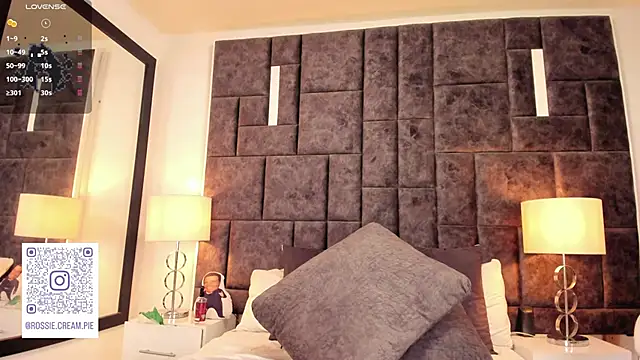 Snapshot of Petit-Rosse chatting on 03-06-25, 05:46 Petit-Rosse online show from 03-06-25, 05:46