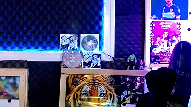 Snapshot of Darko0717 chatting on 02-17-25, 09:08 Darko0717 online show from 02-17-25, 09:08