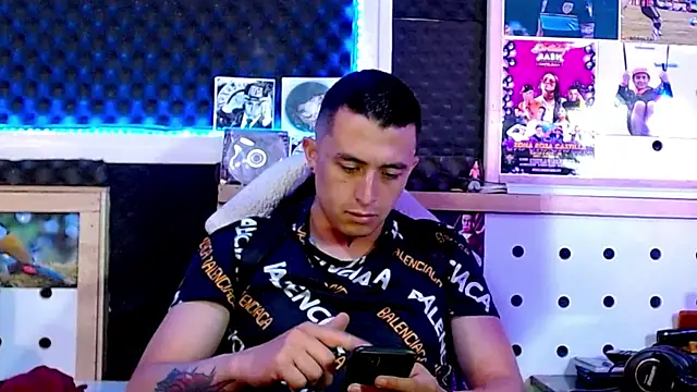 Snapshot of Darko0717 chatting on 03-07-25, 04:33 Darko0717 online show from 03-07-25, 04:33