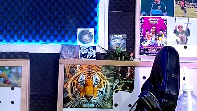 Snapshot of Darko0717 chatting on 03-14-25, 02:41 Darko0717 online show from 03-14-25, 02:41