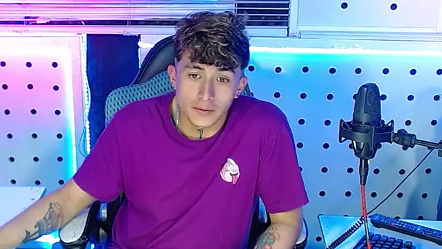 Snapshot of Darko0717 chatting on 09-30-25, 01:32 Darko0717 online show from 09-30-25, 01:32