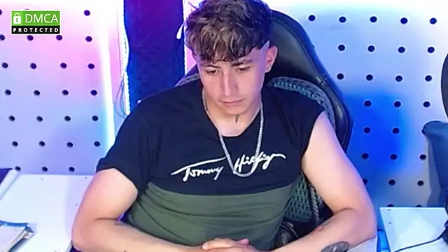 Snapshot of Darko0717 chatting on 10-06-25, 10:18 Darko0717 online show from 10-06-25, 10:18