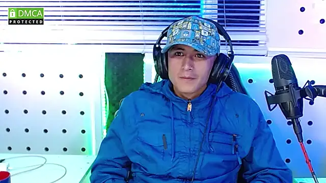 Snapshot of Darko0717 chatting on 10-19-25, 12:11 Darko0717 online show from 10-19-25, 12:11