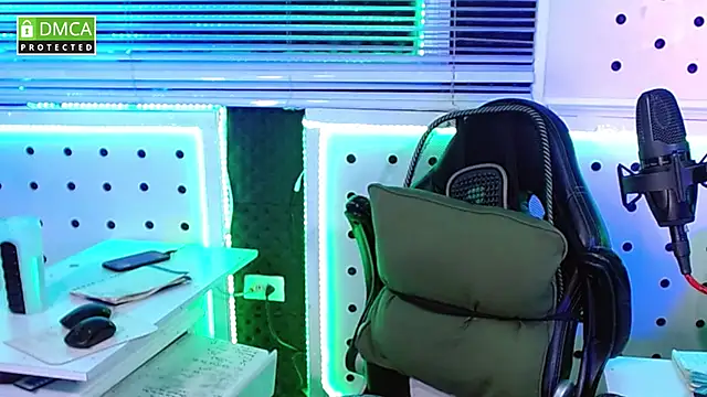 Snapshot of Darko0717 chatting on 10-21-25, 01:34 Darko0717 online show from 10-21-25, 01:34